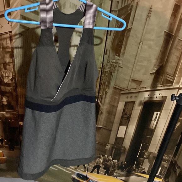 EUC Lululemon size 6 grey tank - Picture 5 of 6
